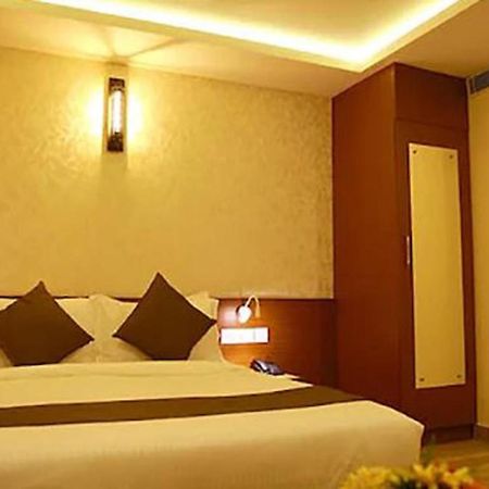 Fabhotel Prime D Chandlier Kochi Екстериор снимка