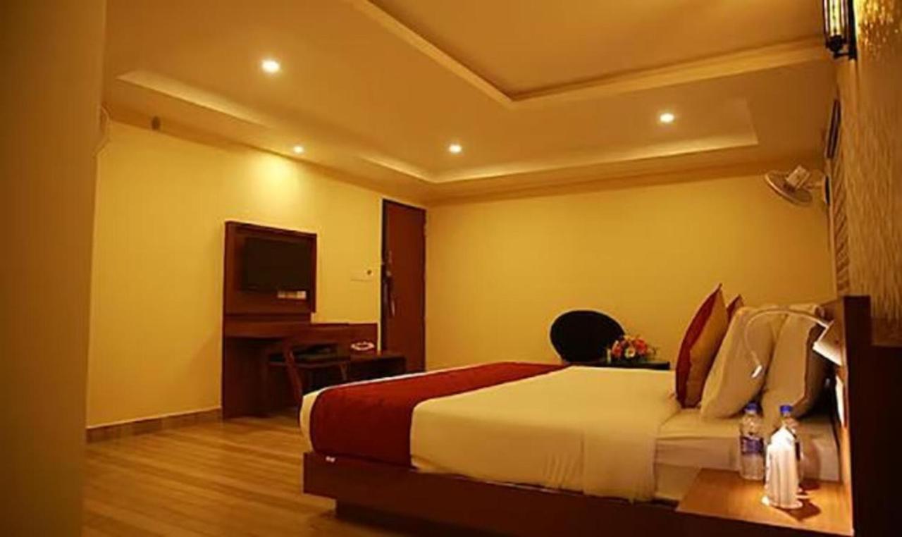 Fabhotel Prime D Chandlier Kochi Екстериор снимка