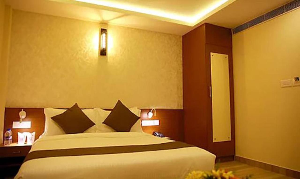 Fabhotel Prime D Chandlier Kochi Екстериор снимка