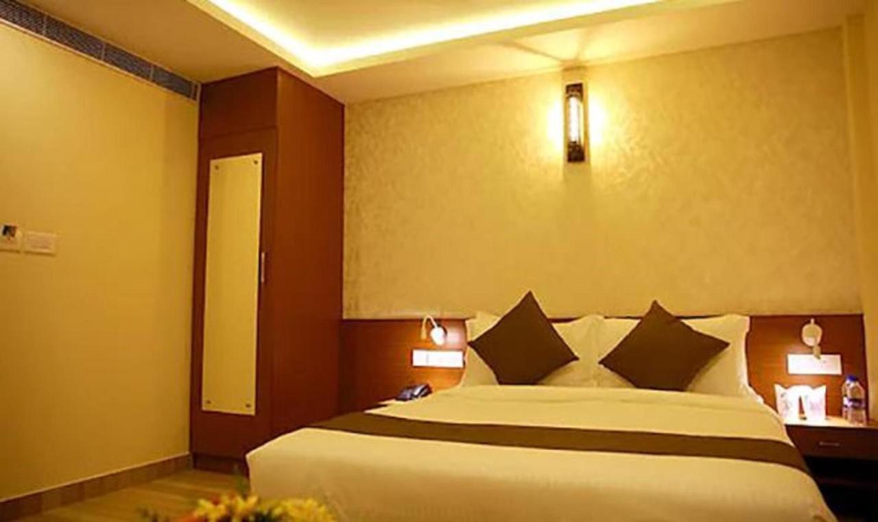 Fabhotel Prime D Chandlier Kochi Екстериор снимка