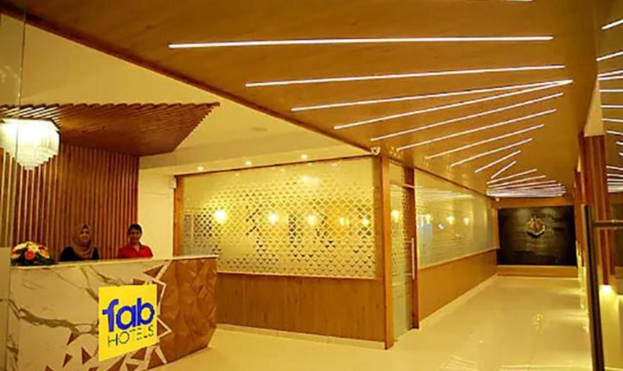 Fabhotel Prime D Chandlier Kochi Екстериор снимка